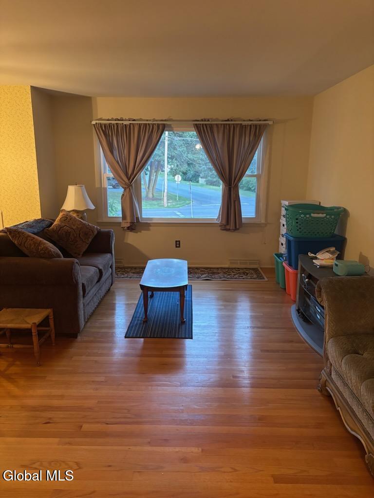3087 Lone Pine Road Schenectady, NY 12303 - Photo 13 of 54 Living room