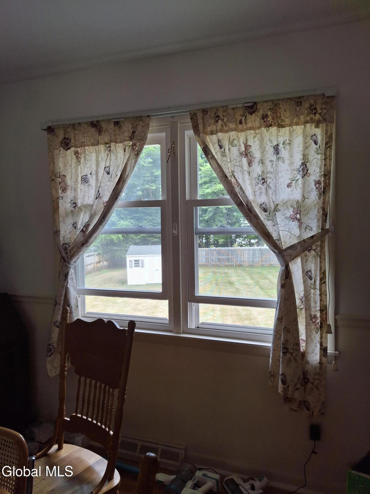 3087 Lone Pine Road Schenectady, NY 12303 - Photo 36 of 54 Dining window