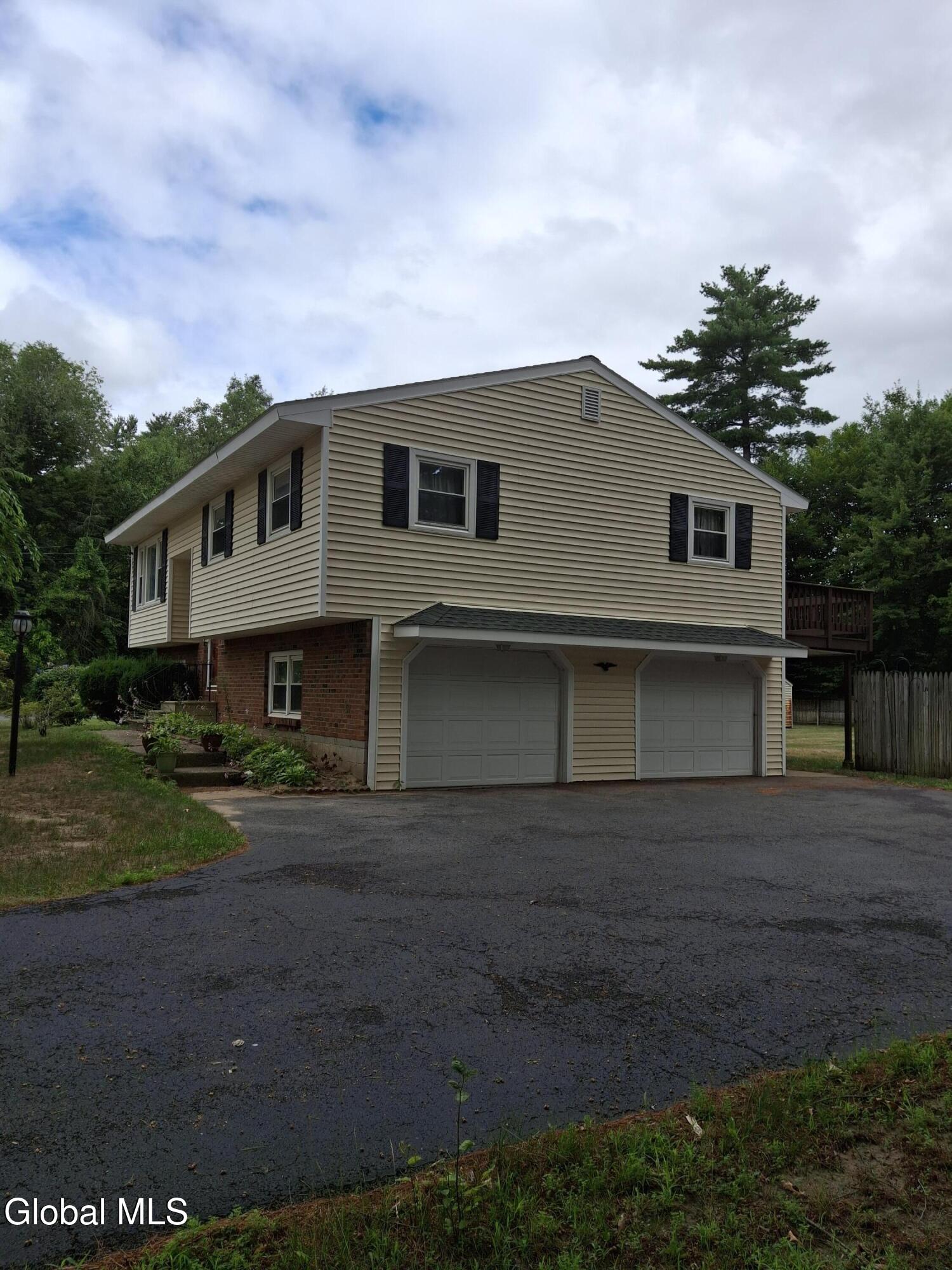 3087 Lone Pine Road Schenectady, NY 12303 - Photo 4 of 54 Side view