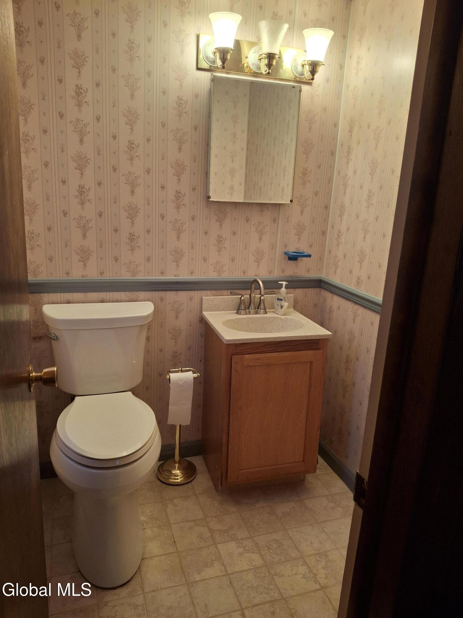 3087 Lone Pine Road Schenectady, NY 12303 - Photo 43 of 54 Downstairs bath