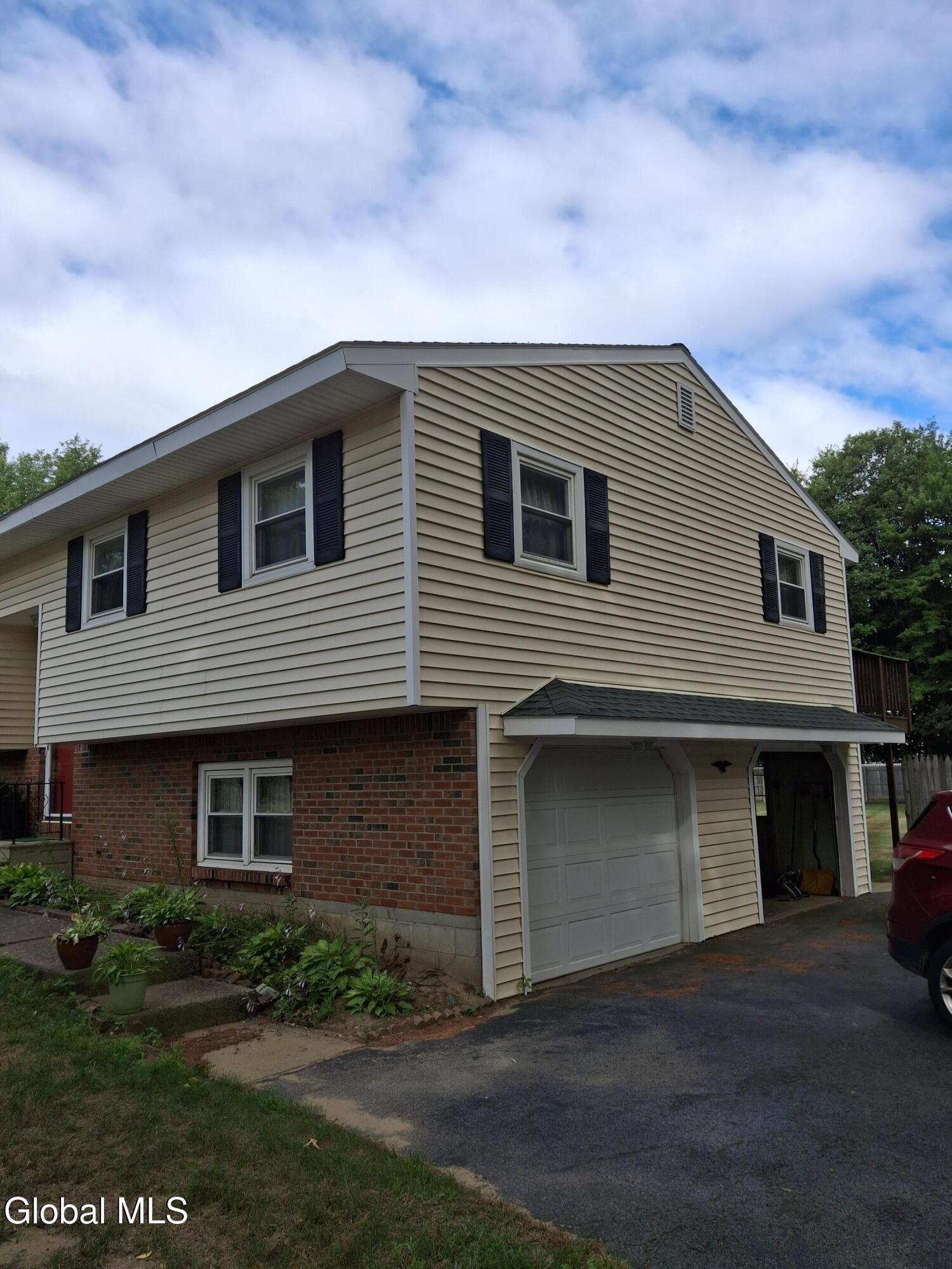 3087 Lone Pine Road Schenectady, NY 12303 - Photo 6 of 54 Outside