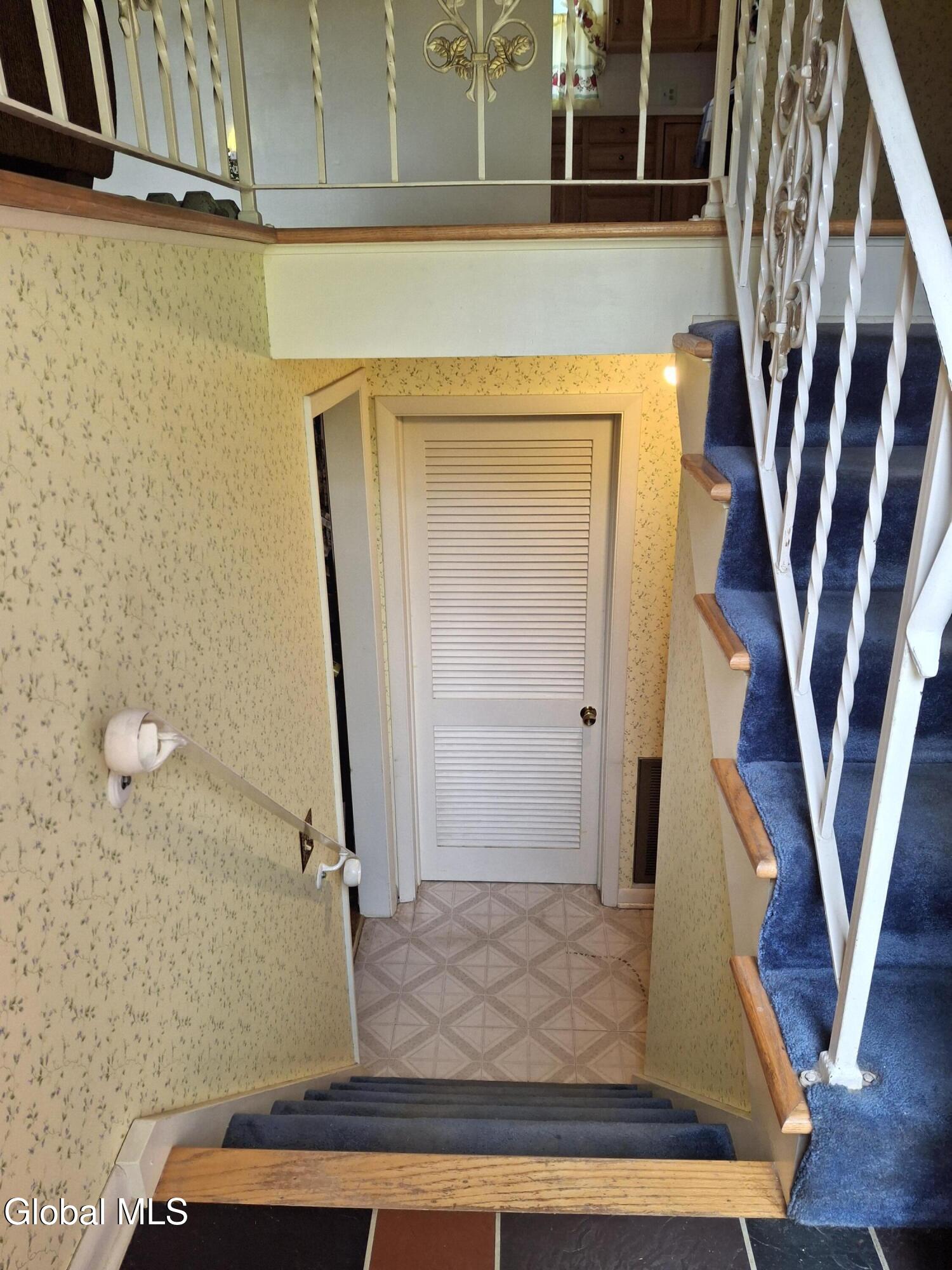 3087 Lone Pine Road Schenectady, NY 12303 - Photo 9 of 54 20250807_145553