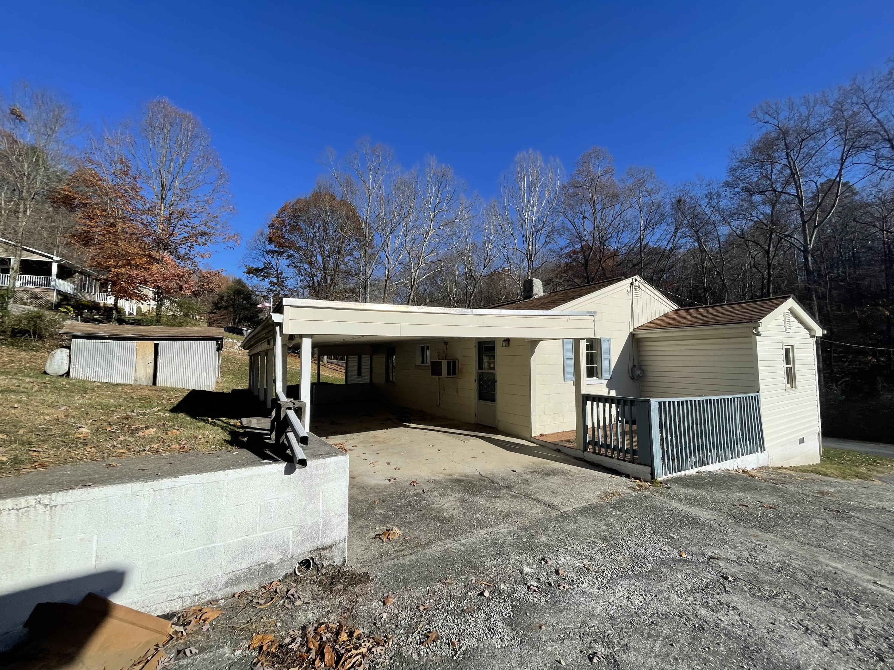 279 Spring Hollow Road Troutville, VA 24175 - Photo 3 of 15 IMG_0377