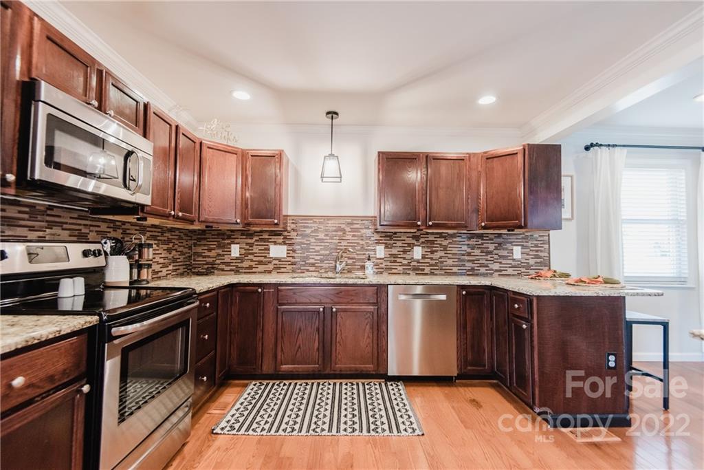 4918 Valley Stream Road Charlotte, NC 28209 - Photo 4 of 15 Gallery Image 4