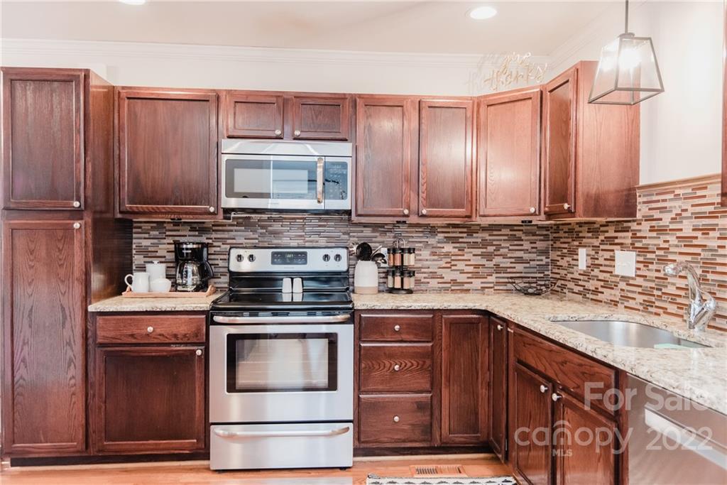 4918 Valley Stream Road Charlotte, NC 28209 - Photo 5 of 15 Gallery Image 5