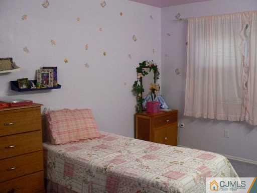 37 Judson Street, Unit 8A Edison, NJ 08837 - Photo 4 of 7 a bedroom with a bed and a dresser in it