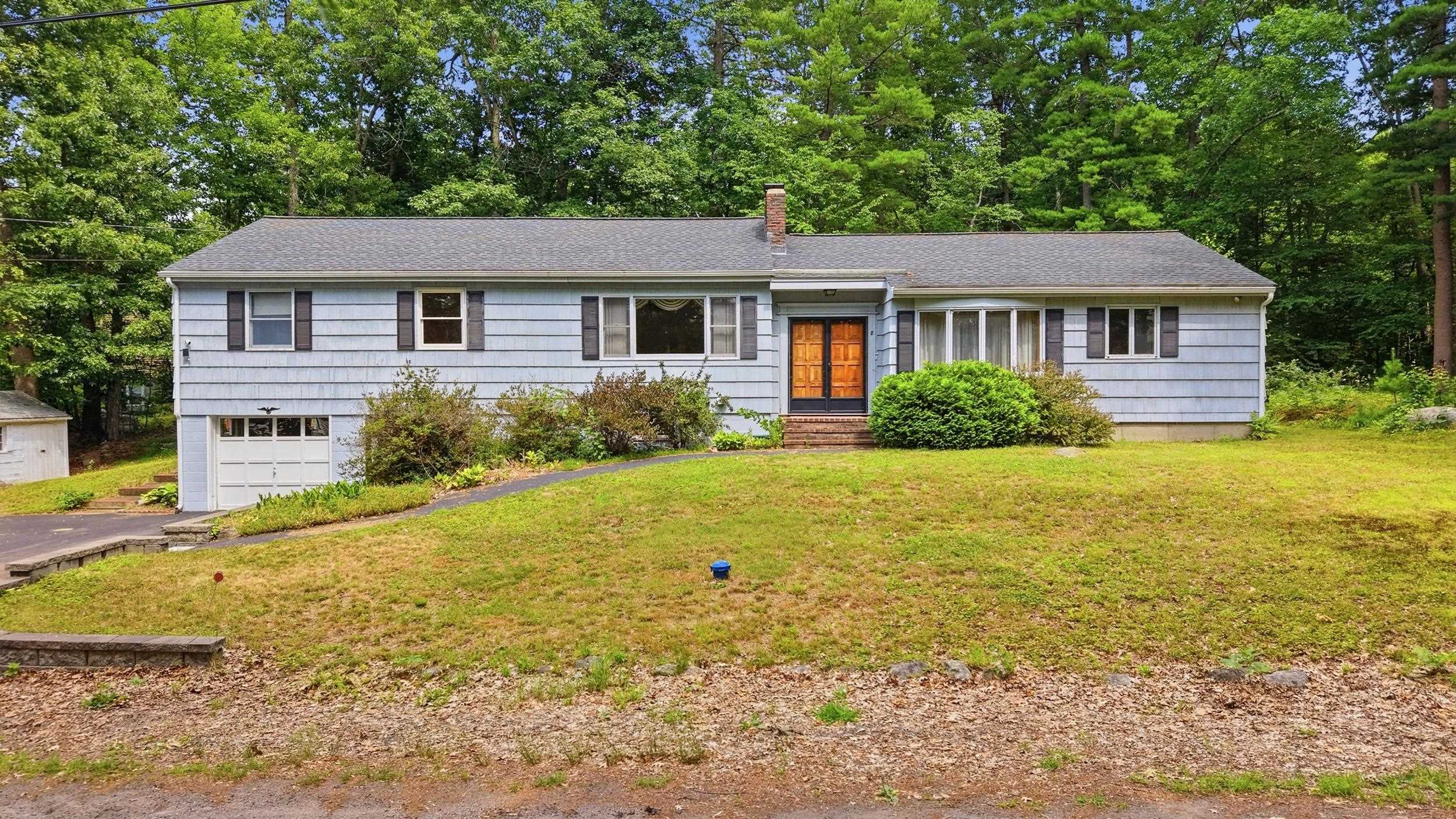 8 Escumbuit Road Derry, NH 03038 - Photo 4 of 59