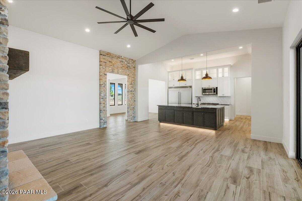 1170 East Cougar Ridge Road Paulden, AZ 86334 - Photo 22 of 59 Living Room & Kitchen