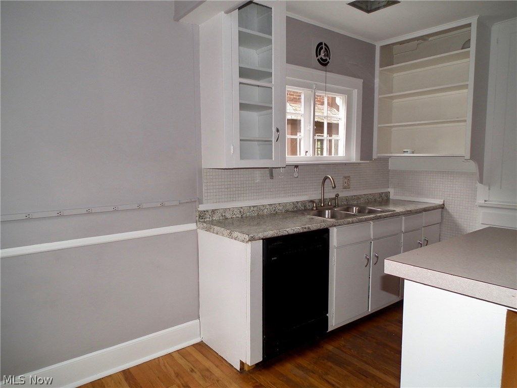 3355 Avalon Road Cleveland, OH 44120 - Photo 3 of 20 Gallery Image 3