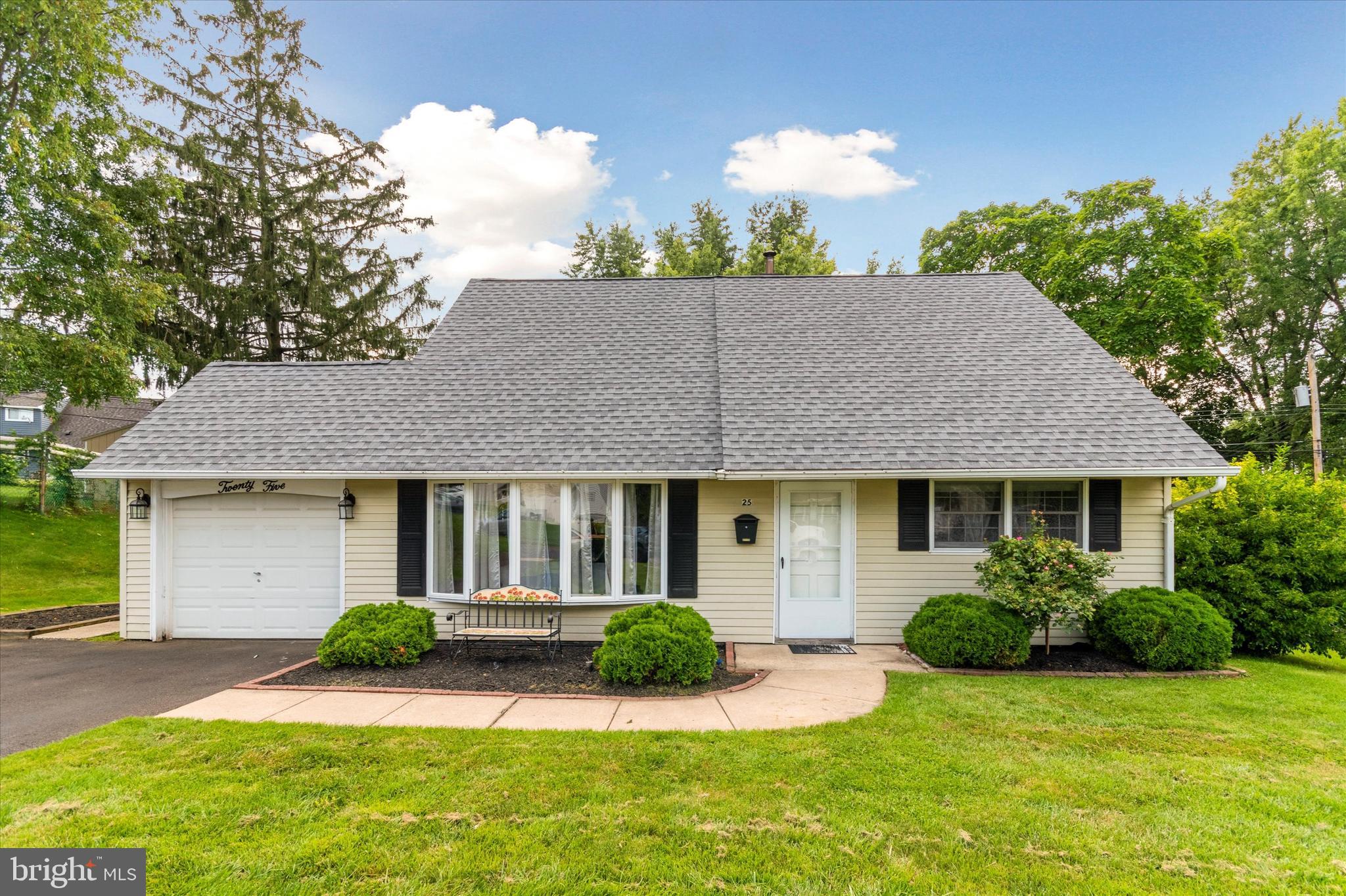 25 Horn Road Levittown, PA 19056 - Photo 1 of 50 Gallery Image 1