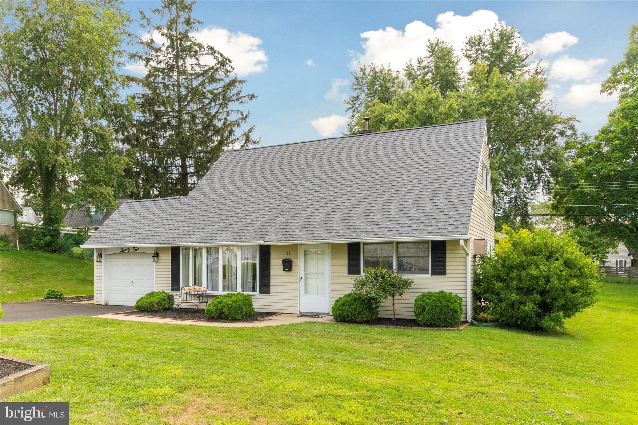 25 Horn Road Levittown, PA 19056 - Photo 2 of 50 Gallery Image 2