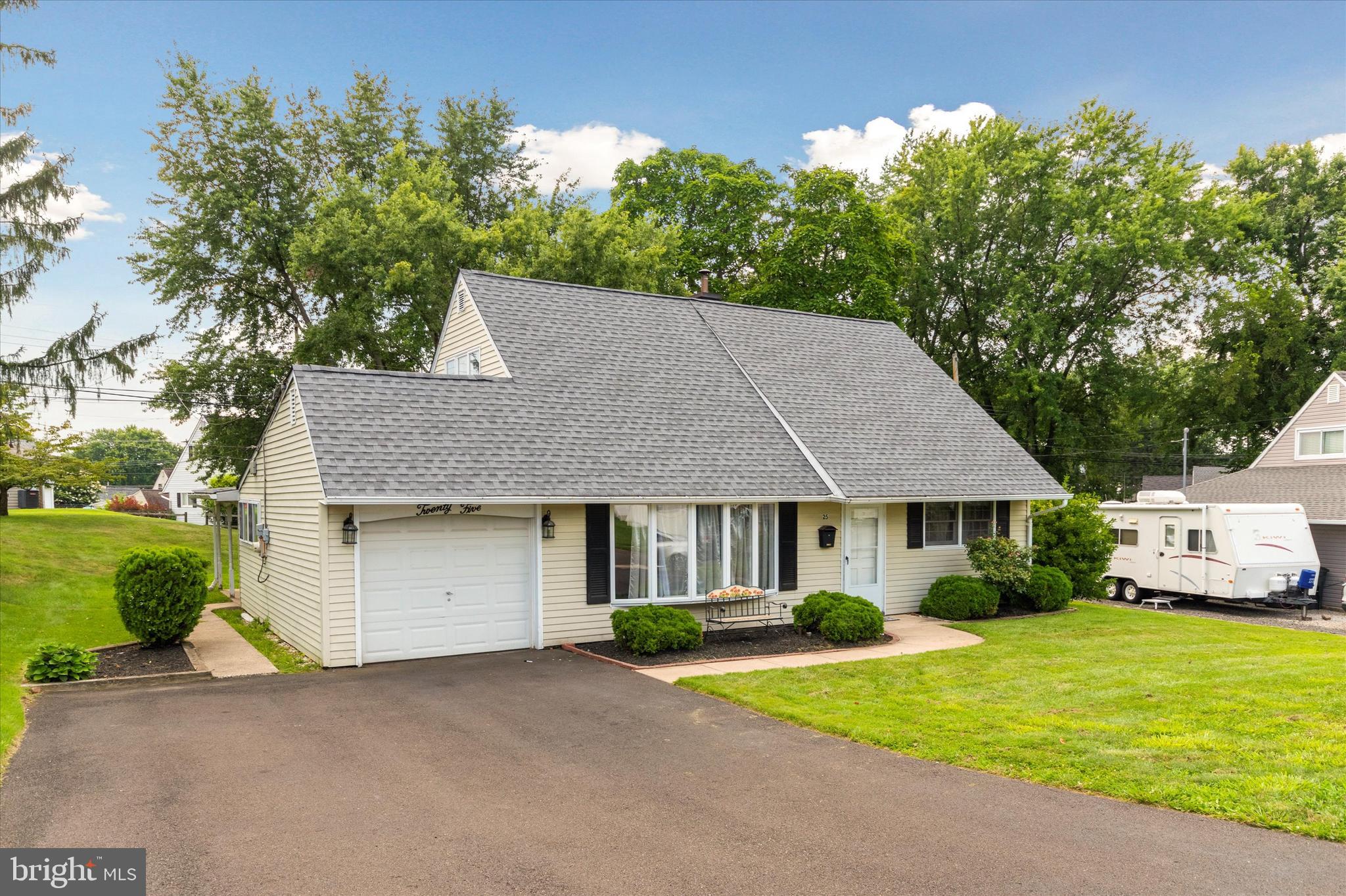 25 Horn Road Levittown, PA 19056 - Photo 3 of 50 Gallery Image 3
