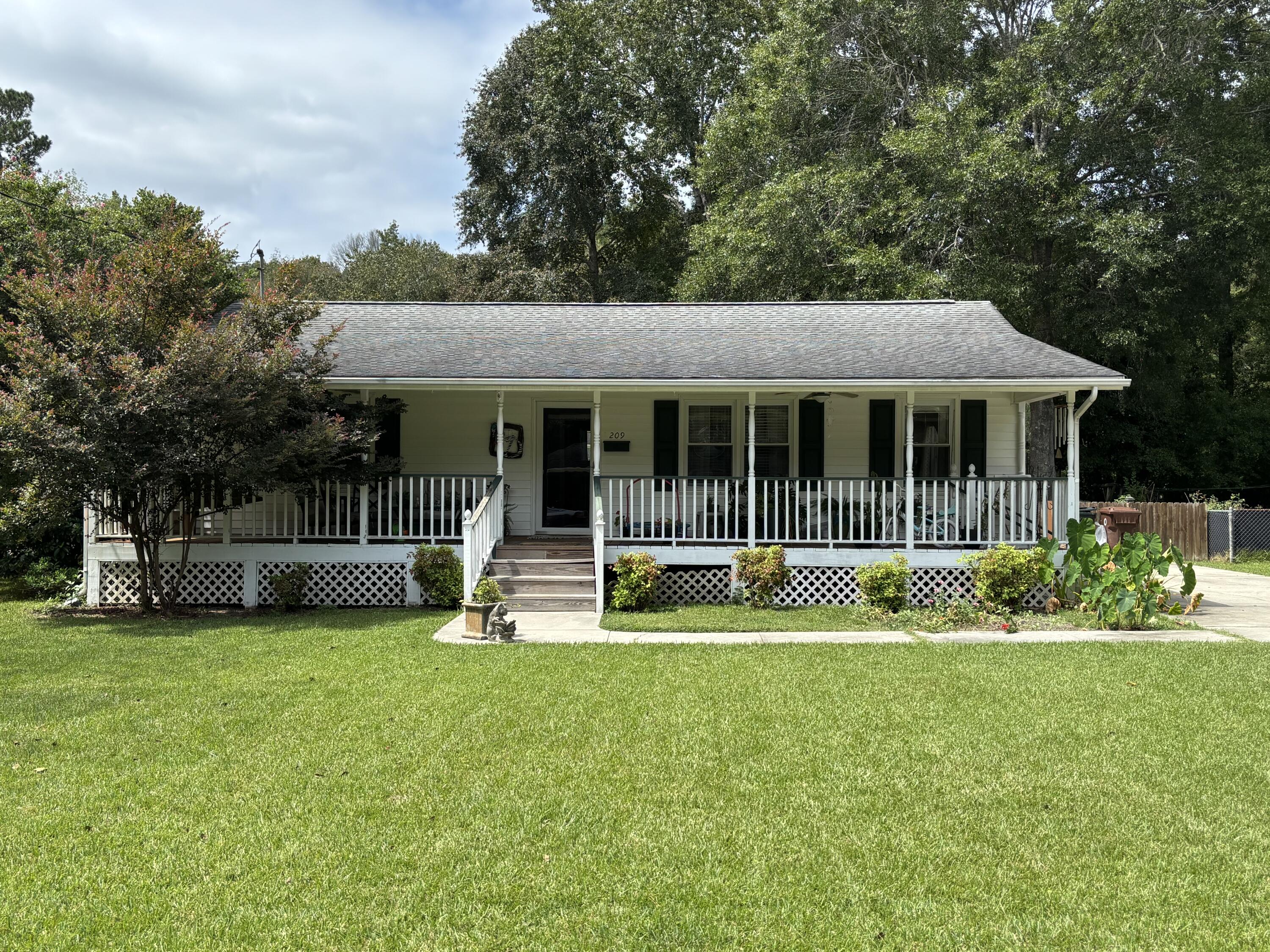 209 South Winter Street Moncks Corner, SC 29461 - Photo 2 of 26 IMG_3051