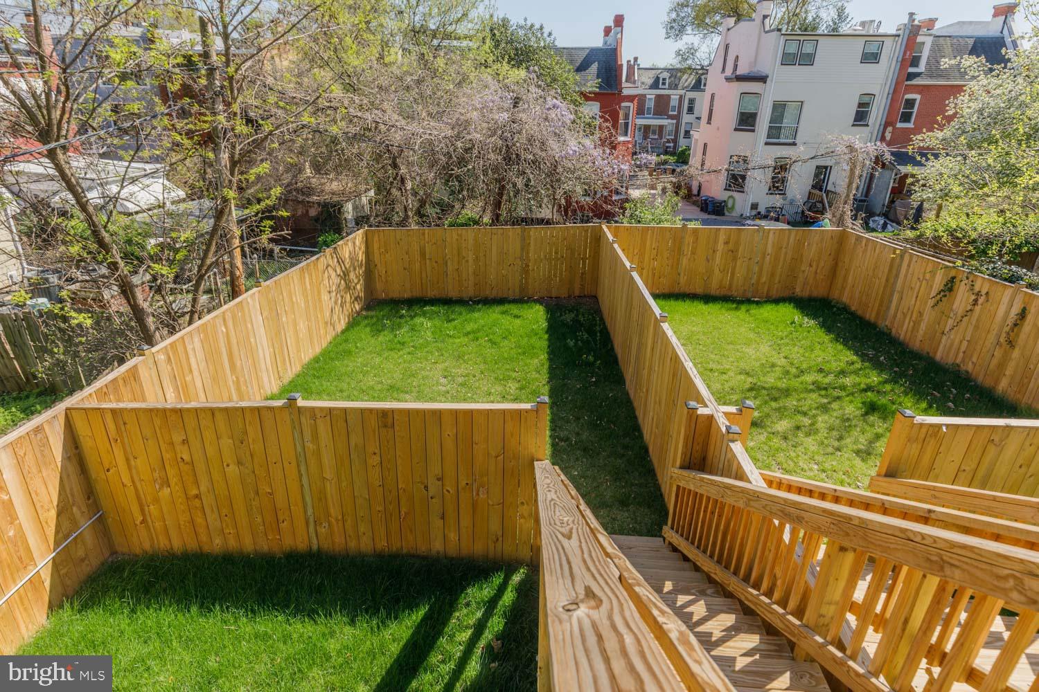 428 Manor Place Northwest, Unit 2 Washington, DC 20010 - Photo 20 of 27 a view of outdoor space and deck