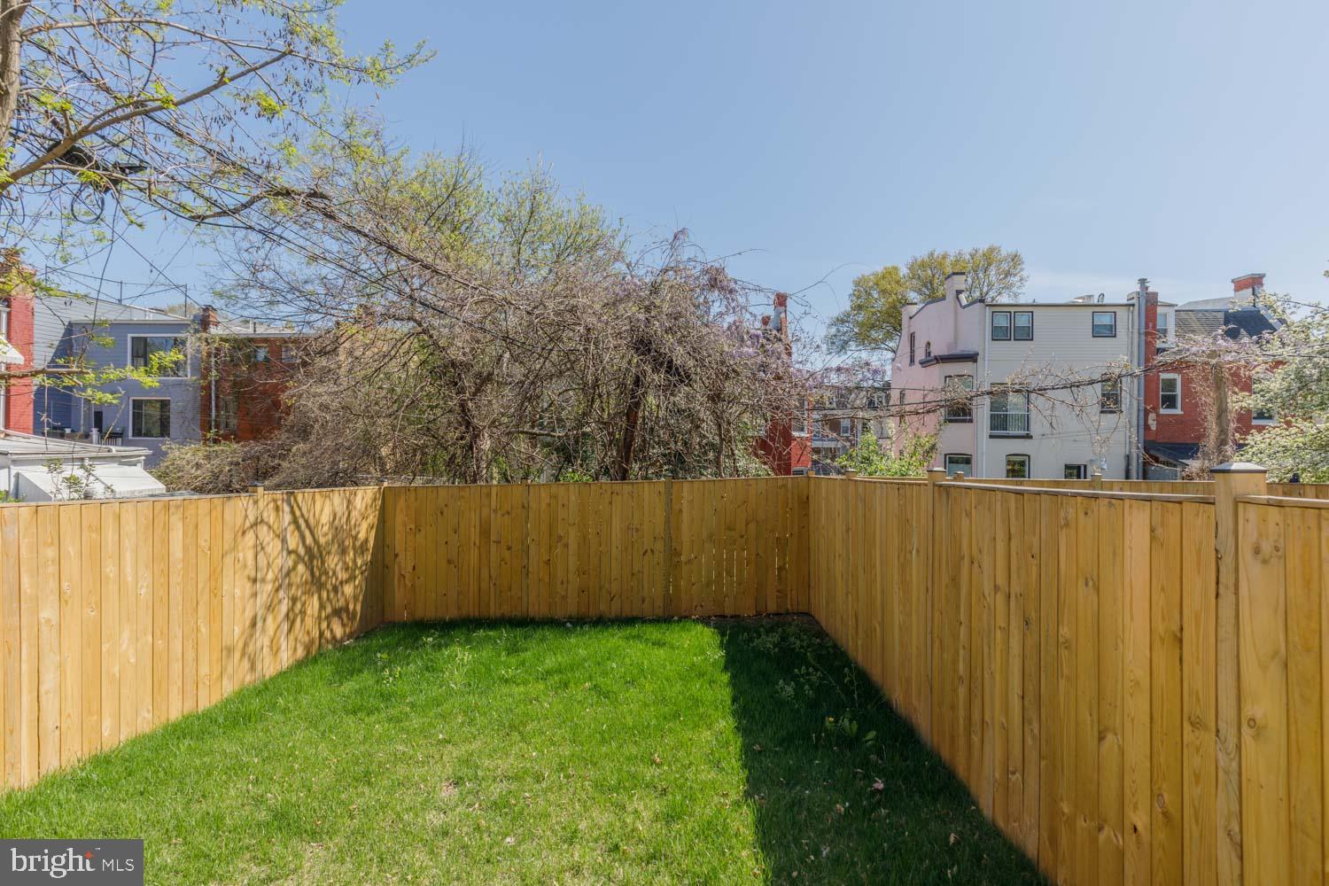 428 Manor Place Northwest, Unit 2 Washington, DC 20010 - Photo 22 of 27 a view of outdoor space and yard