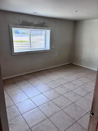 $2,500 | 224 East Heather Terrace, Round Lake Beach, IL 60073
