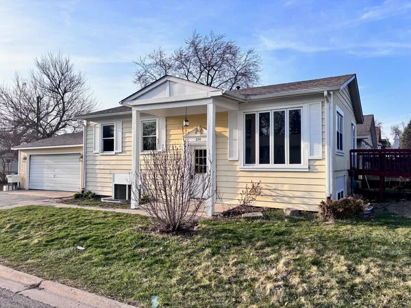 $2,500 | 224 East Heather Terrace, Round Lake Beach, IL 60073