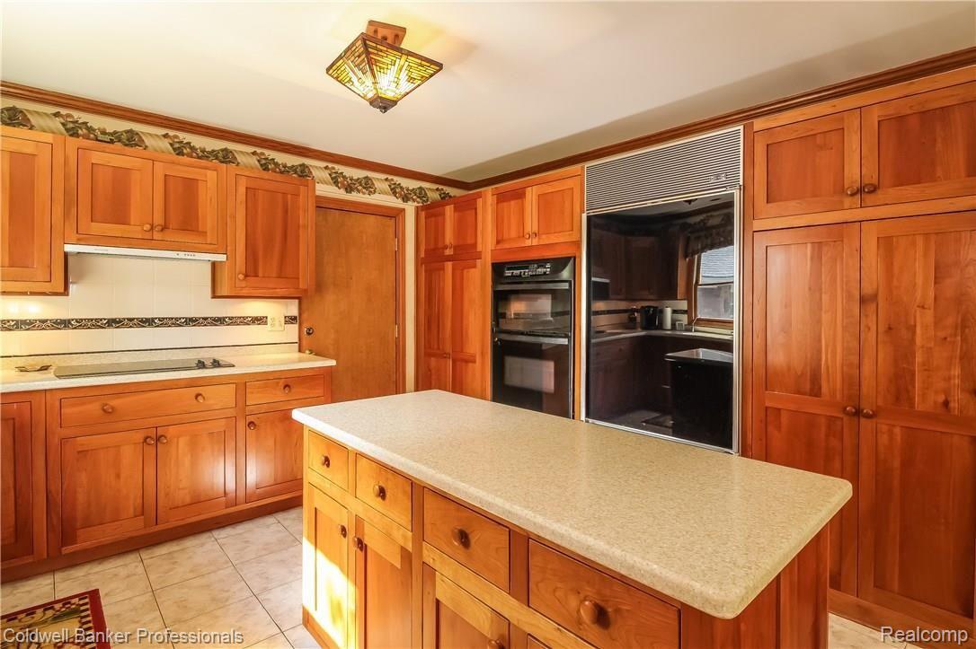 25348 Farmington Road Farmington, MI 48336 - Photo 7 of 27 010-4515217-large.jpg