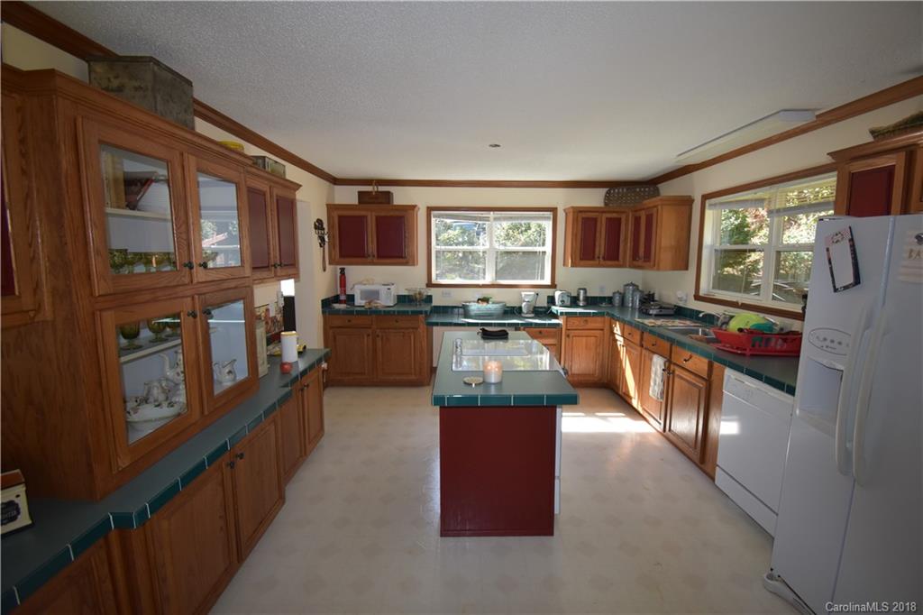 332 Rustic Ridge Drive Canton, NC 28716 - Photo 8 of 29