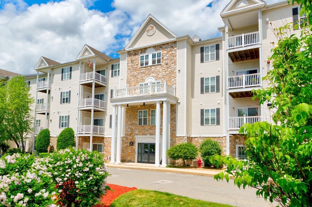 23 Hampshire Road, Unit 217 Methuen, MA 01844 - Photo 1 of 28