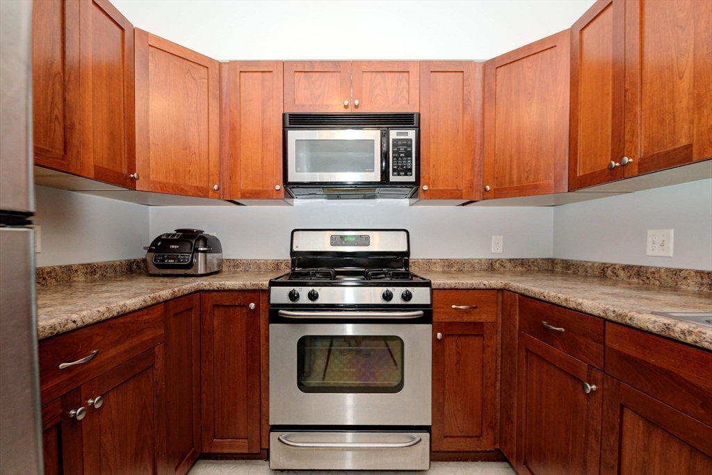 23 Hampshire Road, Unit 217 Methuen, MA 01844 - Photo 11 of 28