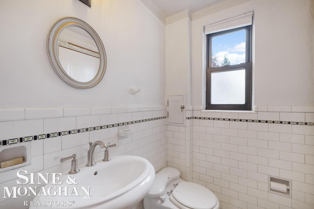 847 Barrington Road Grosse Pointe, MI 48230 - Photo 18 of 51 50193527-79d06c3a-474f-42f0-9cbc-cf1217804cb4.JPG
