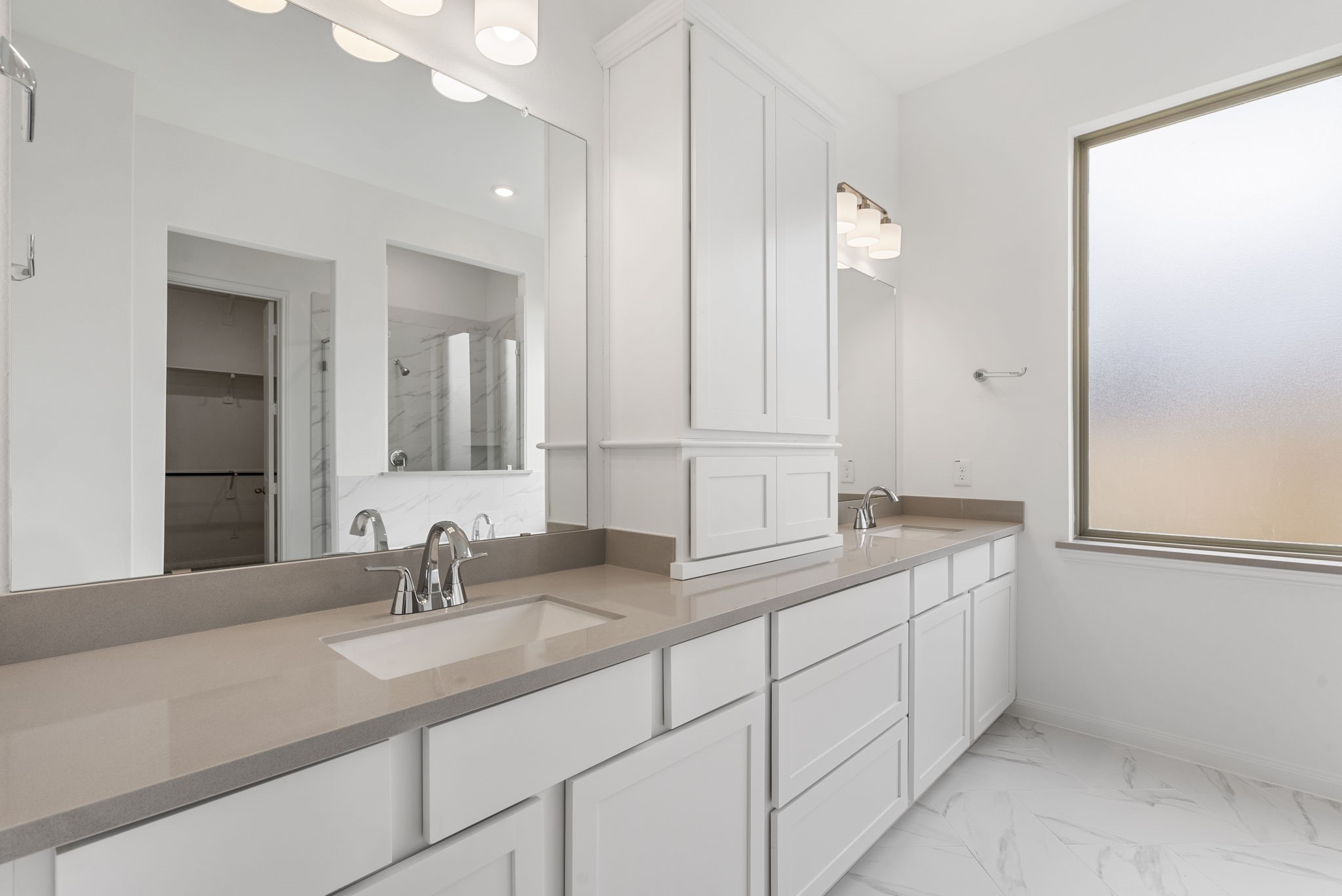 18810 Forested Street Manvel, TX 77578 - Photo 23 of 35 a bathroom with a sink and a mirror