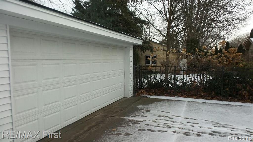 18418 Beverly Road Beverly Hills, MI 48025 - Photo 5 of 19