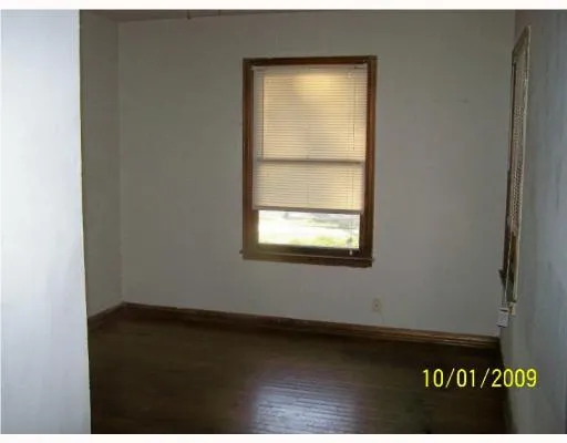 a view of empty room with window
