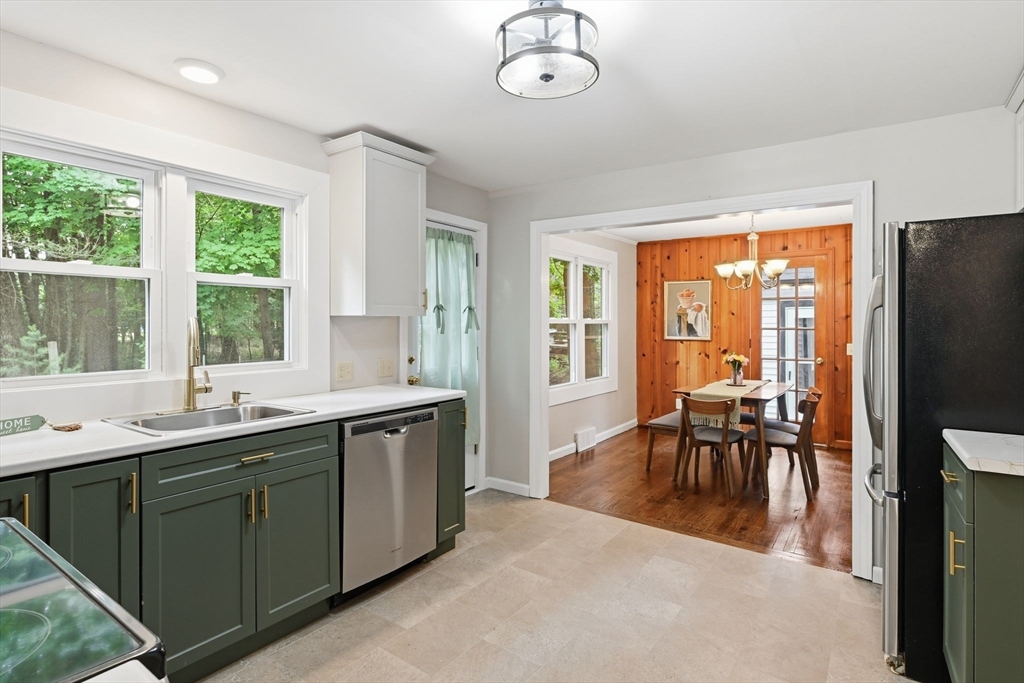 26 Wood Road Westfield, MA 01085 - Photo 9 of 42