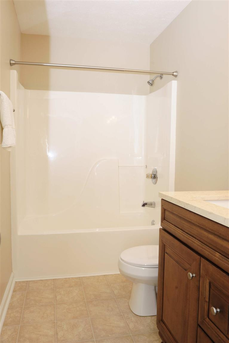 114 Cedar Ridge Road Frankfort, KY 40601 - Photo 18 of 35 Full bath adjoining the master bedroom h