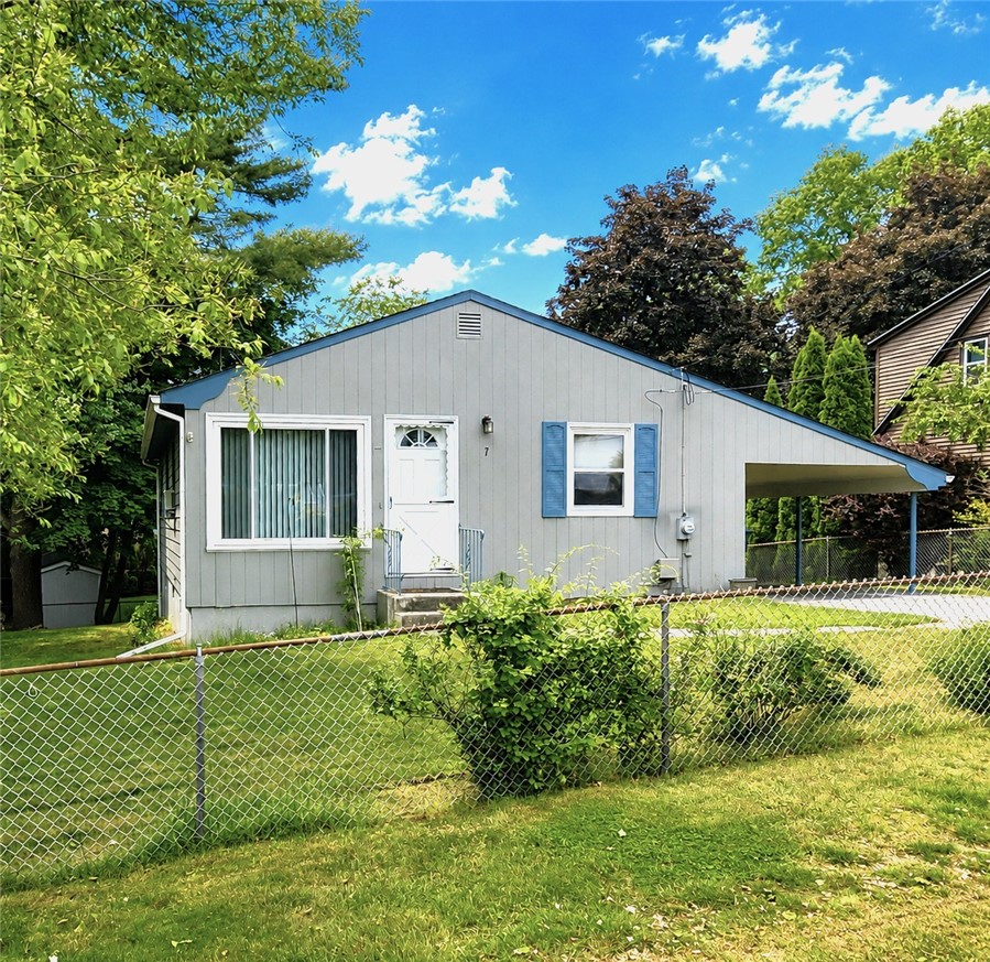 7 Dell Street Coventry, RI 02816 - Photo 2 of 26