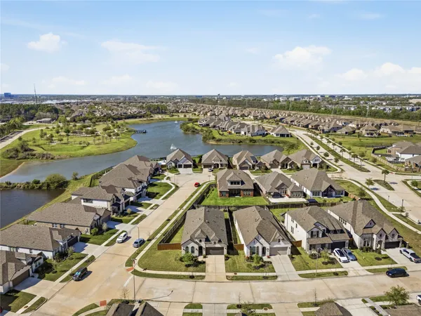 $529,900 | 416 Bartlett Street, Webster, TX 77598