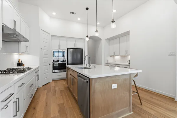 $529,900 | 416 Bartlett Street, Webster, TX 77598