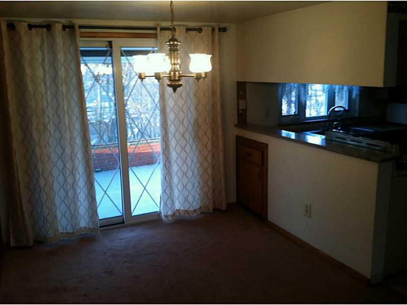 290 Coraopolis Road Coraopolis, PA 15108 - Photo 4 of 19 Dining Room.