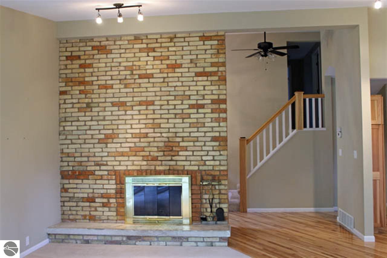 567 Bloomfield Road Traverse City, MI 49686 - Photo 8 of 16 1775107-7.JPG