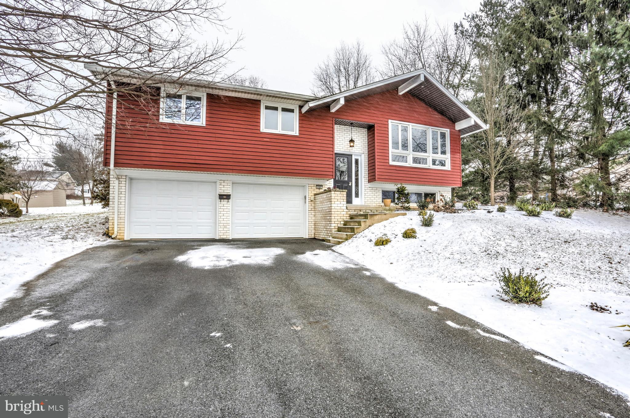 202 Swarthmore Drive Lititz, PA 17543 - Photo 2 of 27 Gallery Image 2