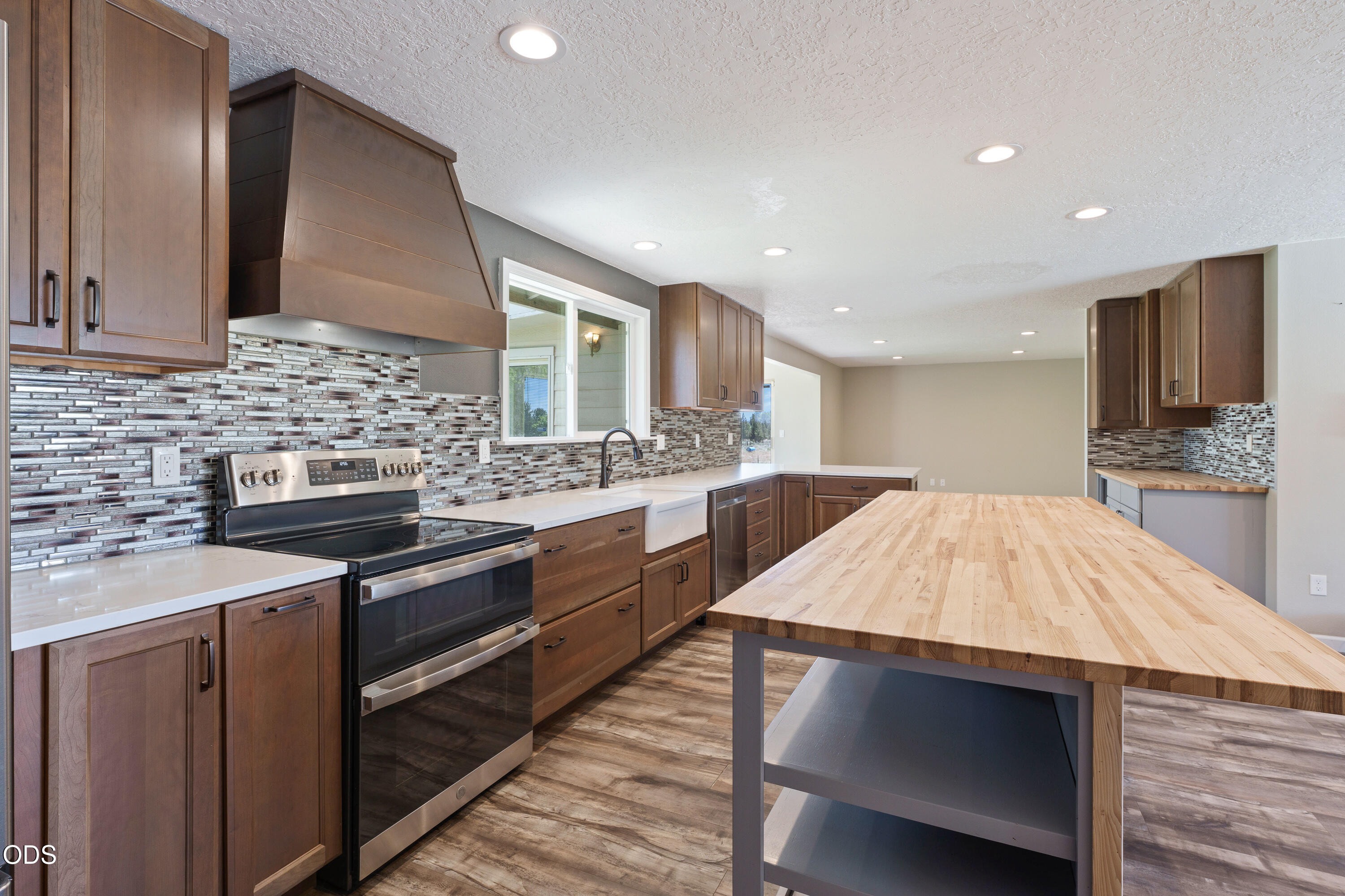 6492 Southwest 51st Street Redmond, OR 97756 - Photo 19 of 44