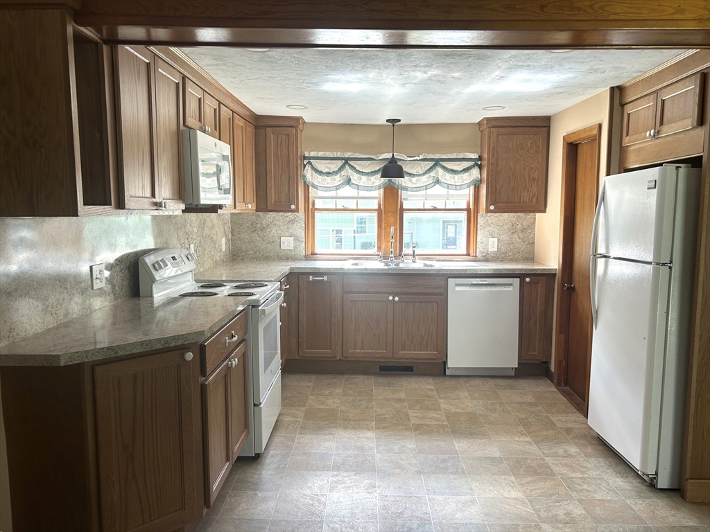 61 Carruth Road Templeton, MA 01468 - Photo 7 of 31