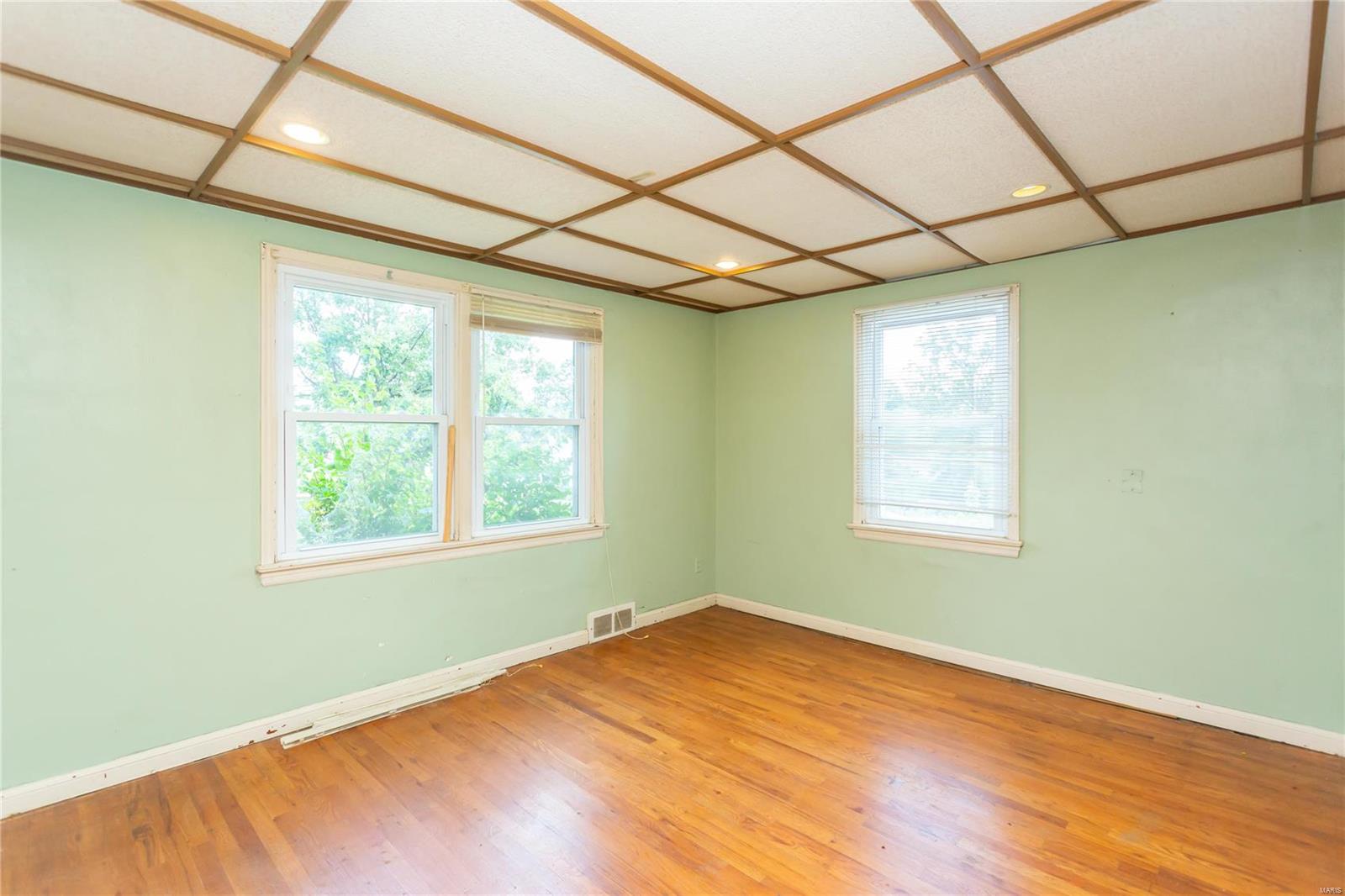 9218 Alpine Drive St. Louis, MO 63123 - Photo 11 of 22