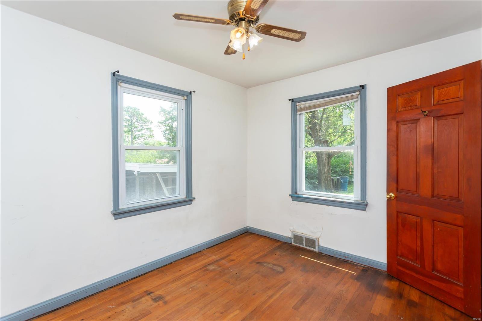 9218 Alpine Drive St. Louis, MO 63123 - Photo 14 of 22