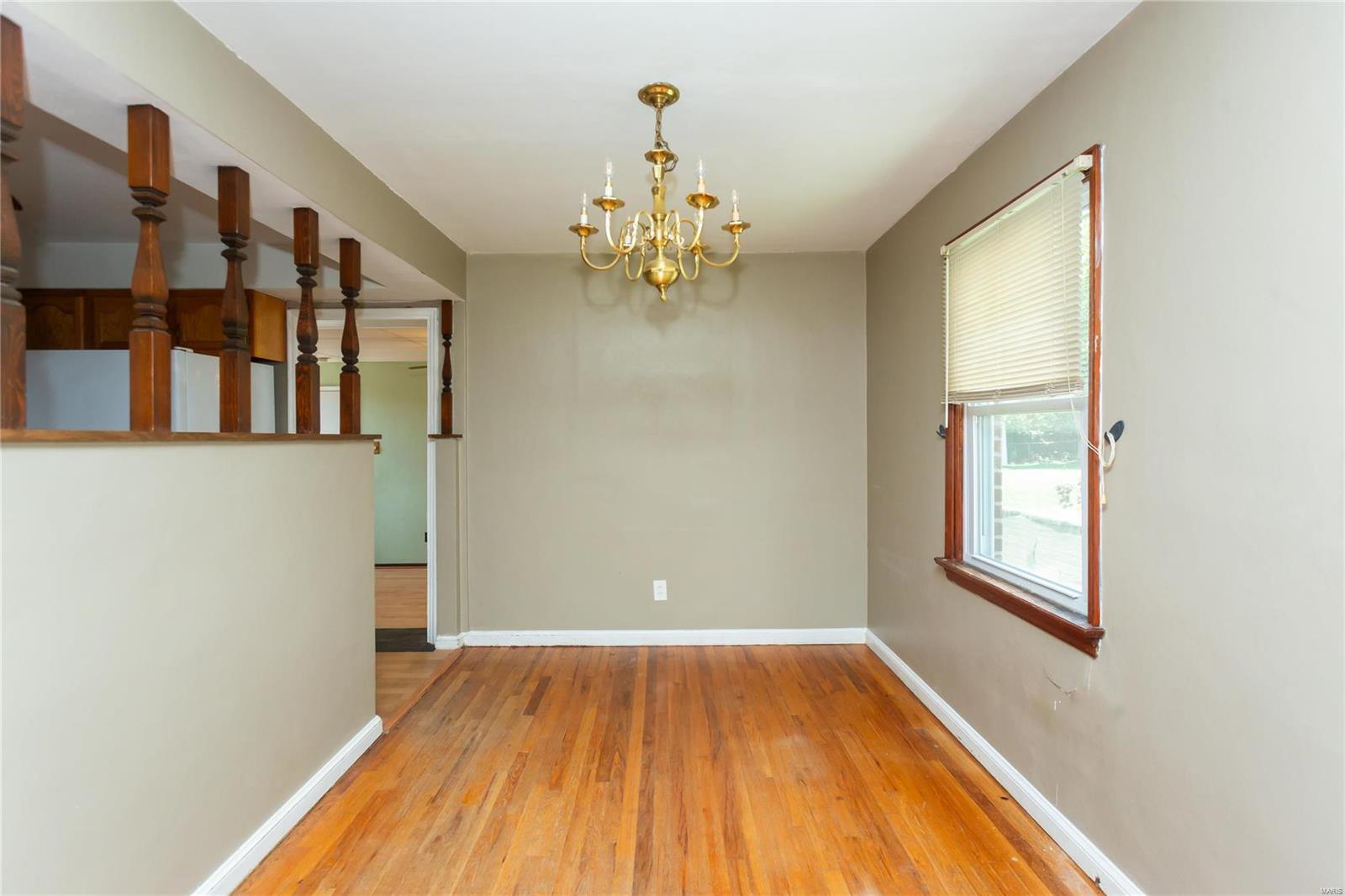 9218 Alpine Drive St. Louis, MO 63123 - Photo 5 of 22