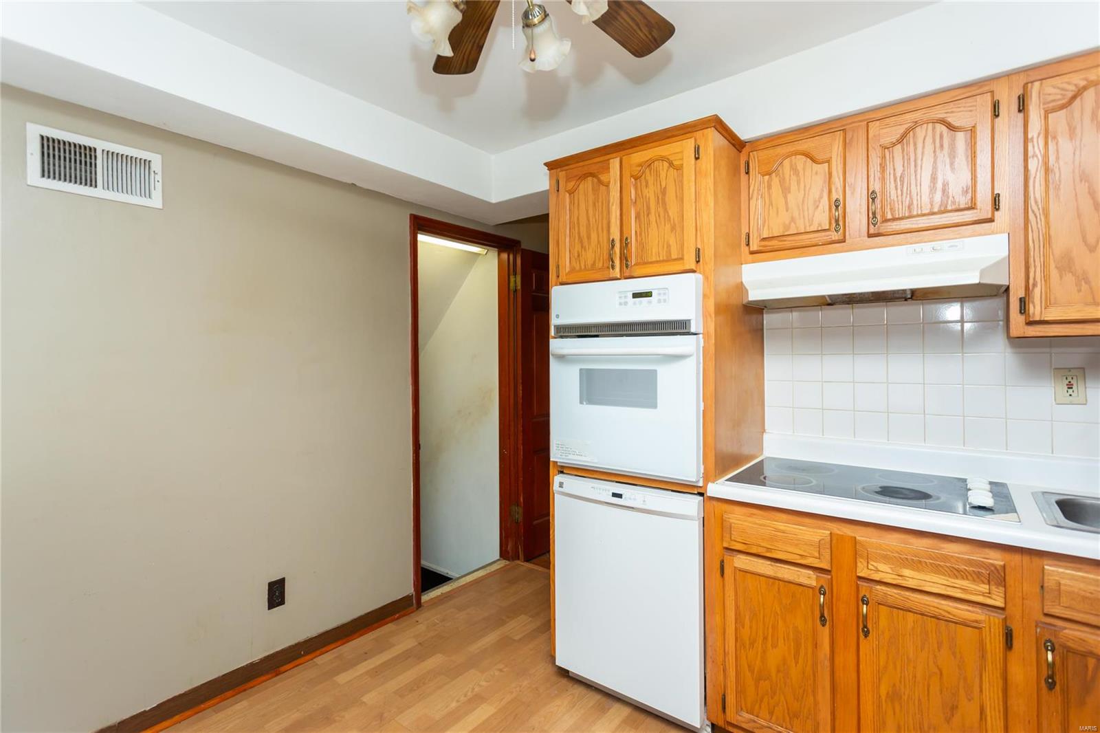 9218 Alpine Drive St. Louis, MO 63123 - Photo 7 of 22