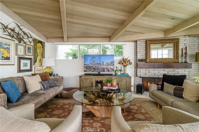 $7,500,000 | 302 South Bay Front, Newport Beach, CA 92662