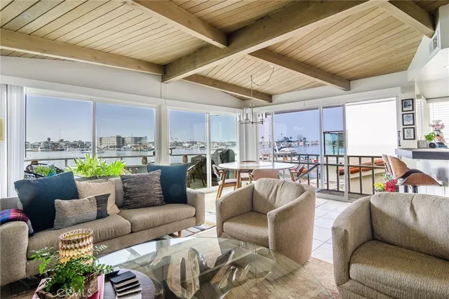 $7,500,000 | 302 South Bay Front, Newport Beach, CA 92662