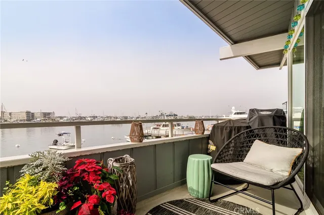 $7,500,000 | 302 South Bay Front, Newport Beach, CA 92662