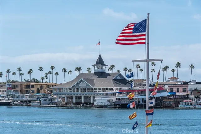 $7,500,000 | 302 South Bay Front, Newport Beach, CA 92662