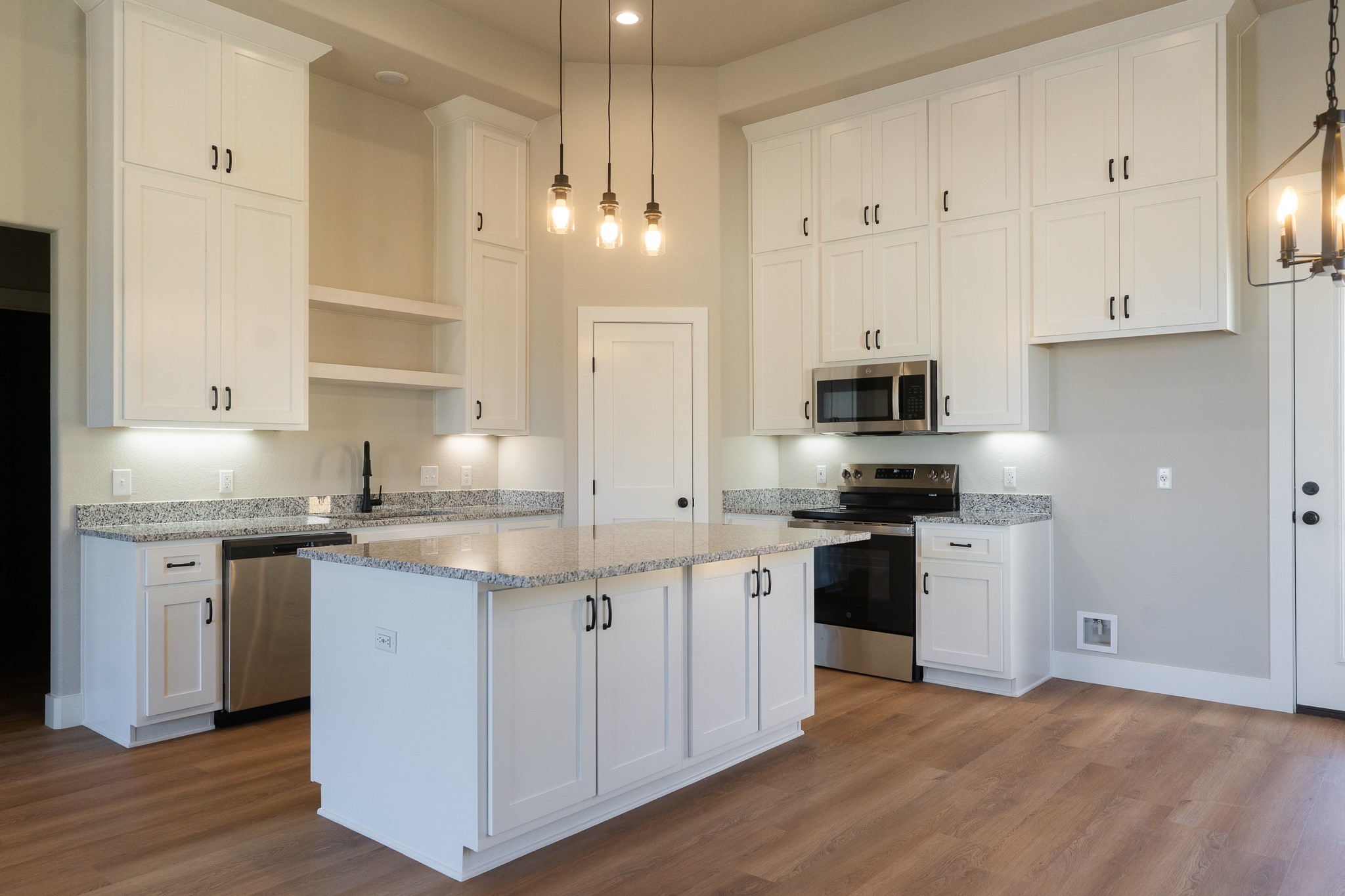 313 String Prairie Way Smithville, TX 78957 - Photo 4 of 18 a kitchen with granite countertop a sink stainless steel appliances and white cabinets