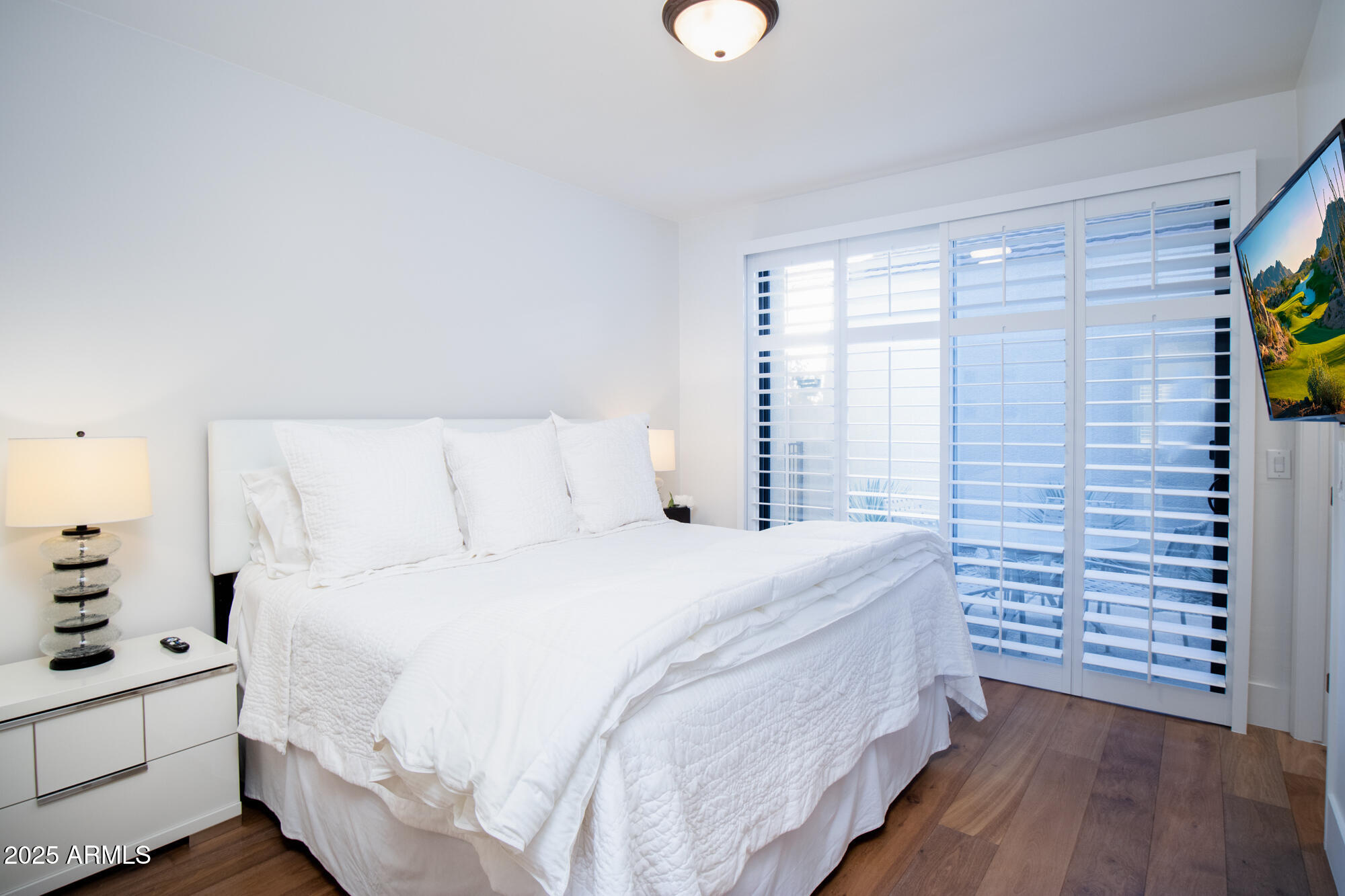 7700 East Gainey Ranch Road, Unit 125 Scottsdale, AZ 85258 - Photo 23 of 46 a bedroom with a bed and a window