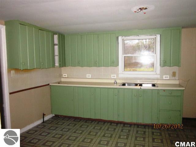 6813 North Winans Road Alma, MI 48801 - Photo 6 of 13 1767731-5.JPG